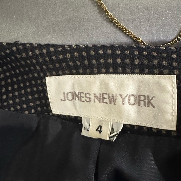 Professional Skirt Suit, Size 4, 100% Wool, JONES NEW YORK, black with tan dots - Picture 6 of 7